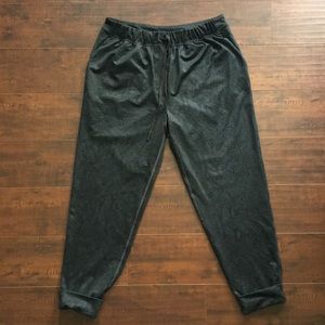 Lululemon pants NWOT Size 6